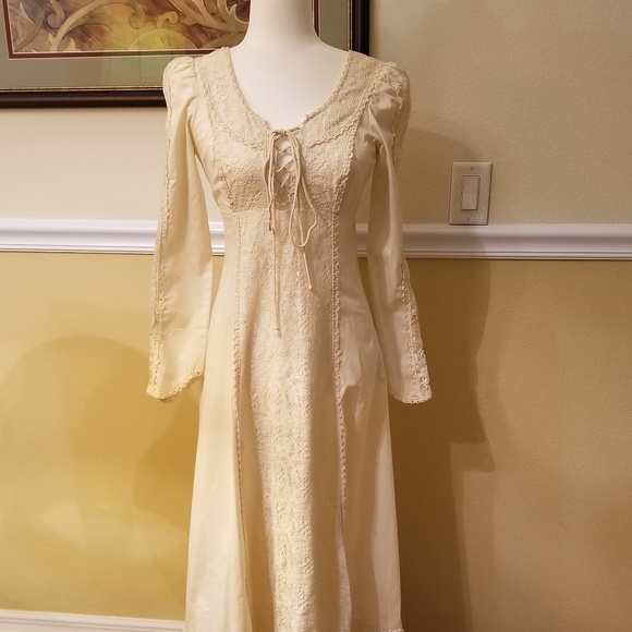 Gunne Sax Dresses & Skirts - Vintage Gunne Sax 1970s Evening dress Cream Size 4